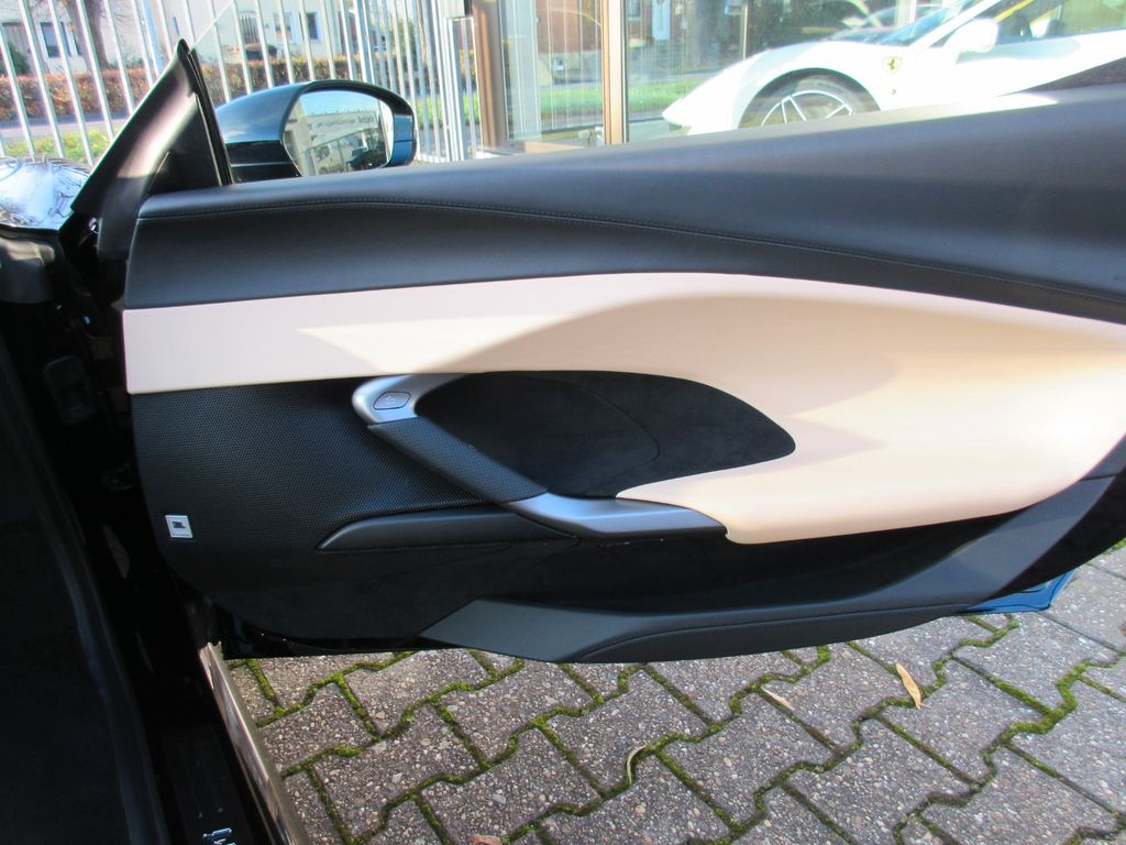 Ferrari 296 GTS 2023