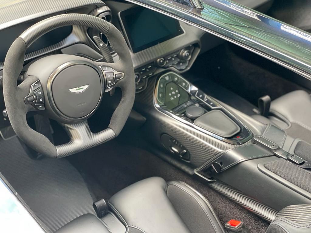 Aston Martin V12 Vantage