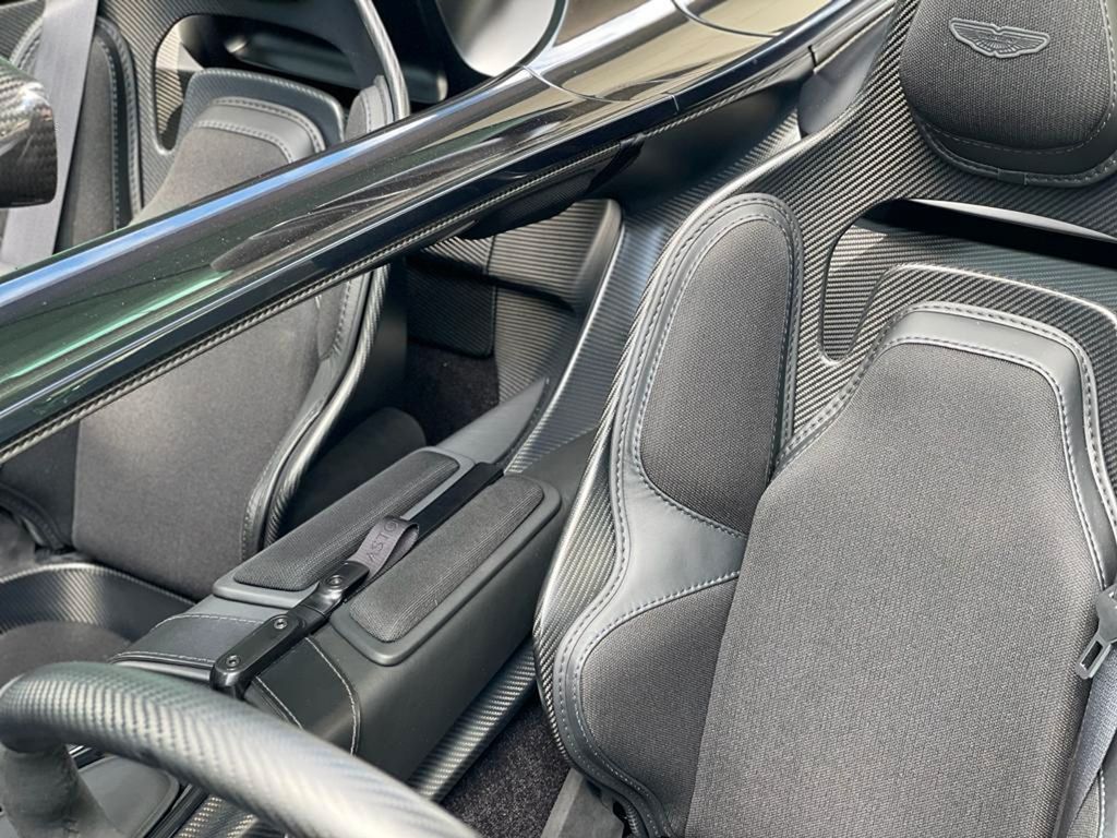 Aston Martin V12 Vantage