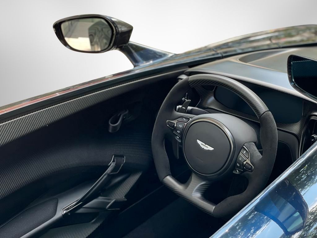 Aston Martin V12 Vantage