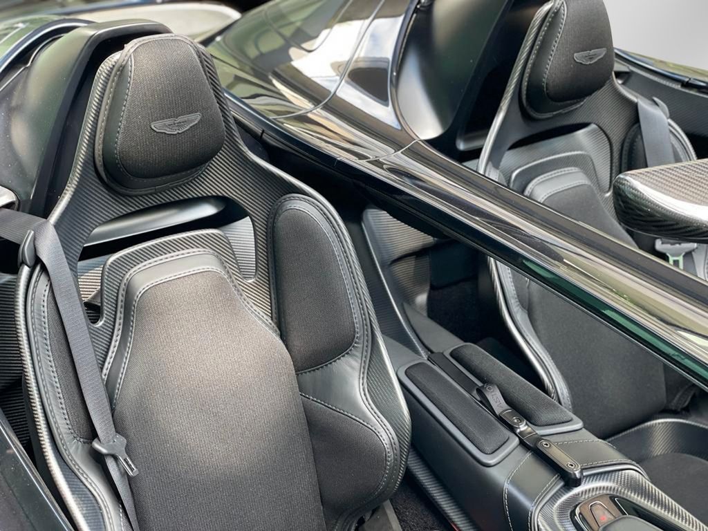 Aston Martin V12 Vantage