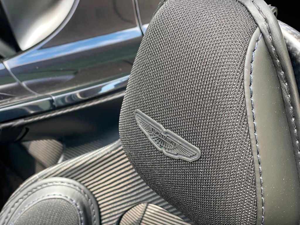 Aston Martin V12 Vantage