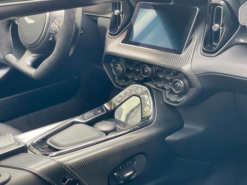 Aston Martin V12 Vantage