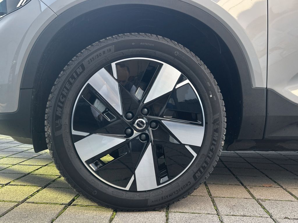 Volvo XC40 2025