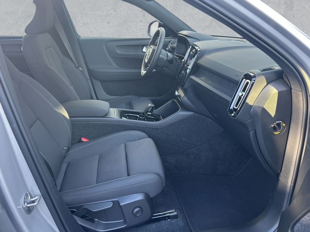 Volvo XC40 2025