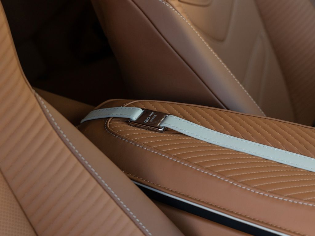 Aston Martin DBS 2024