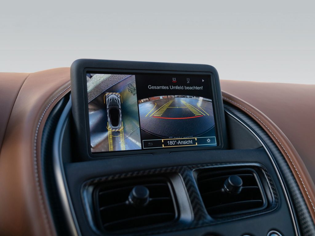 Aston Martin DBS 2024