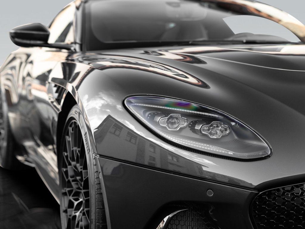 Aston Martin DBS 2024