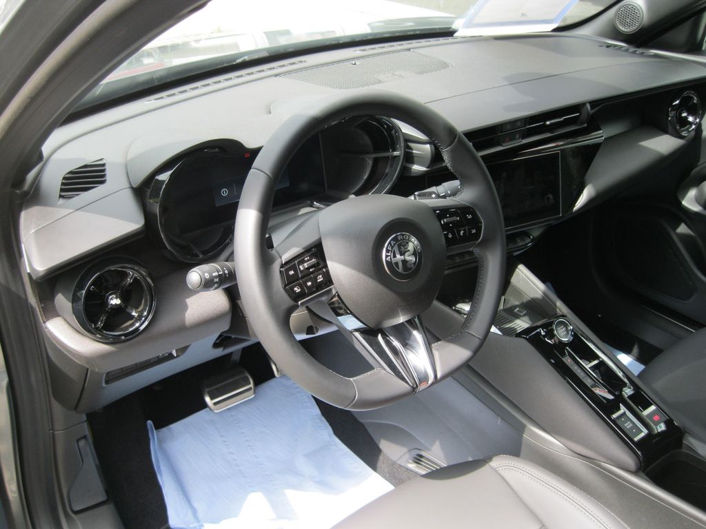 Alfa Romeo Junior 2025