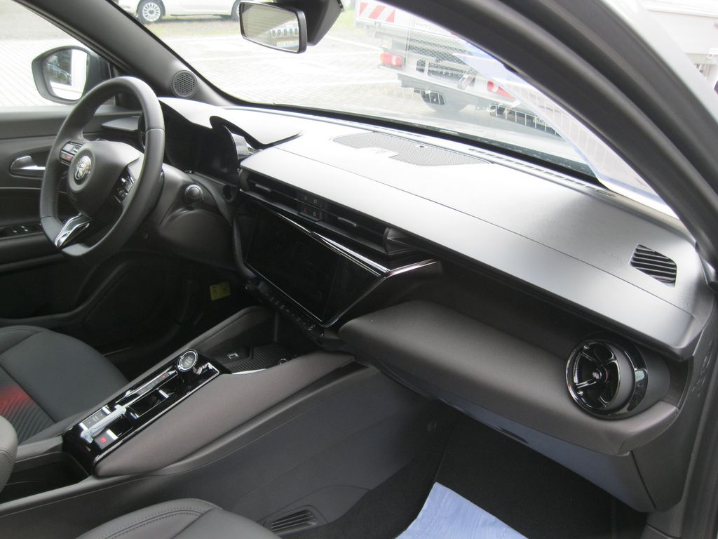 Alfa Romeo Junior 2025