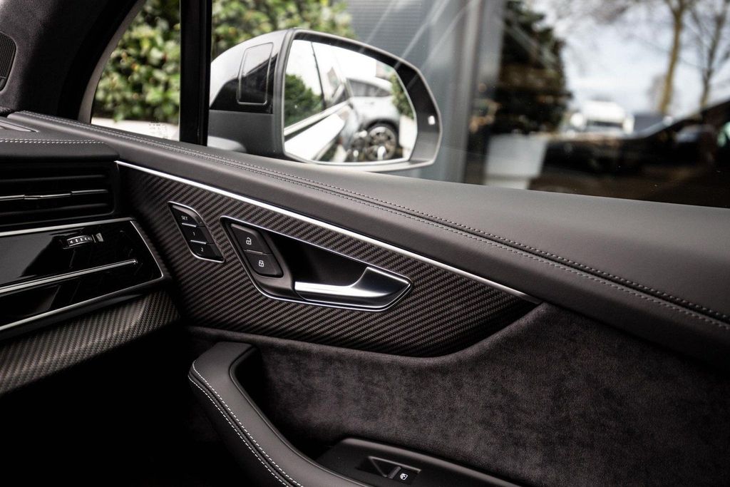 Audi SQ7 2025