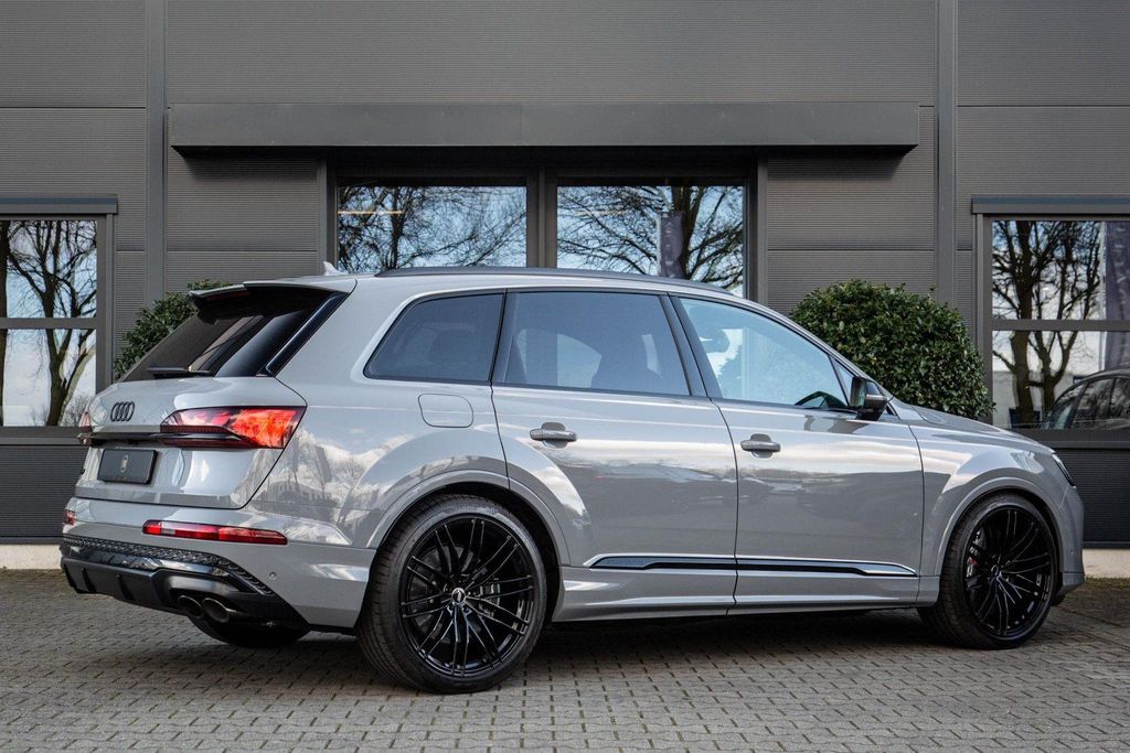 Audi SQ7 2025