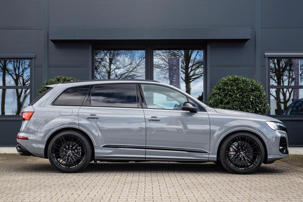 Audi SQ7 2025