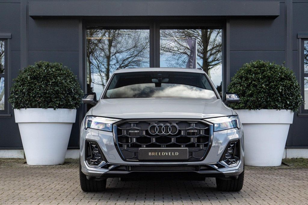 Audi SQ7 2025