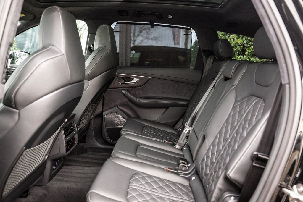 Audi SQ7 2025
