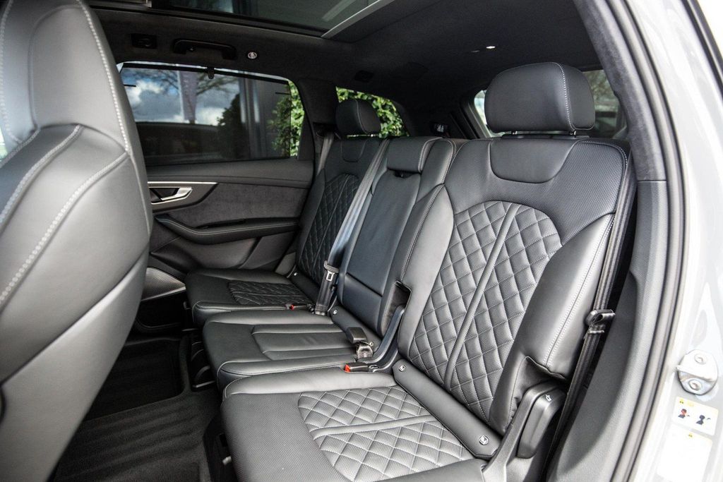 Audi SQ7 2025