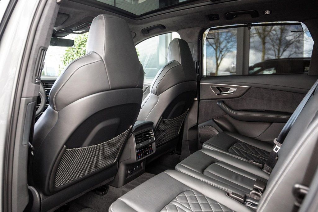 Audi SQ7 2025