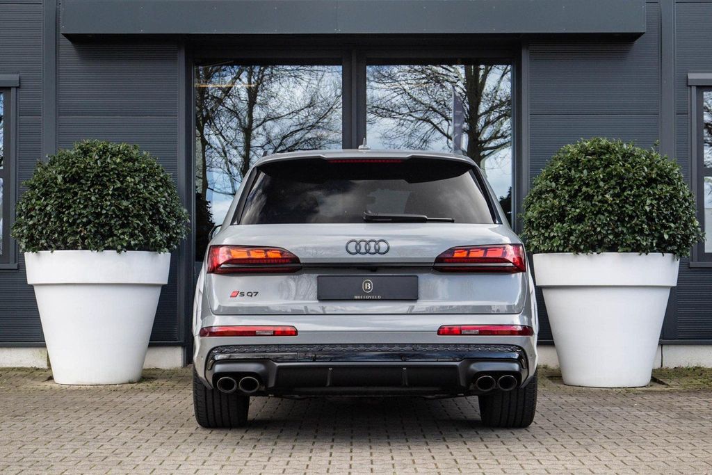 Audi SQ7 2025
