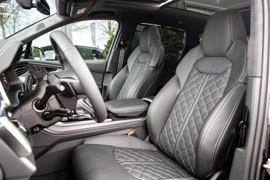 Audi SQ7 2025