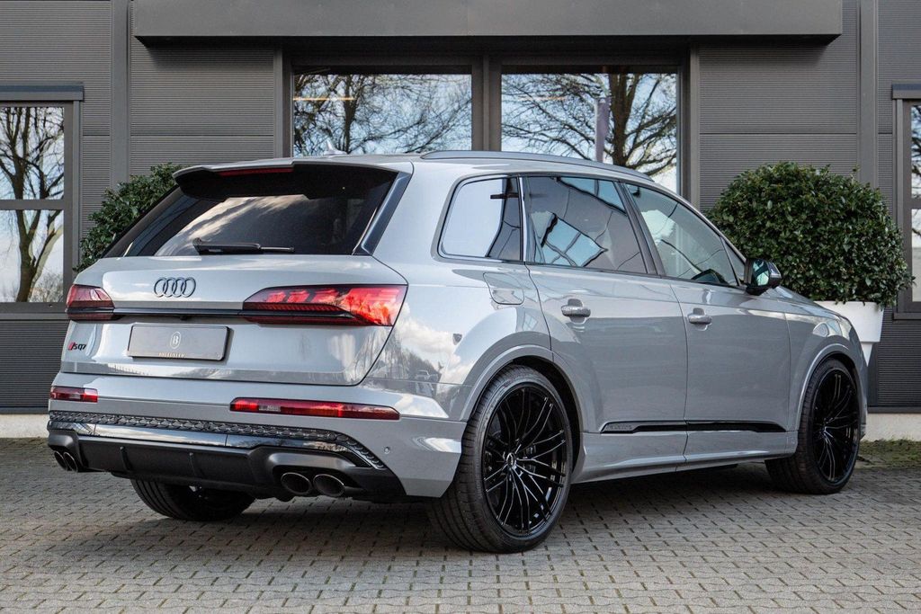 Audi SQ7 2025