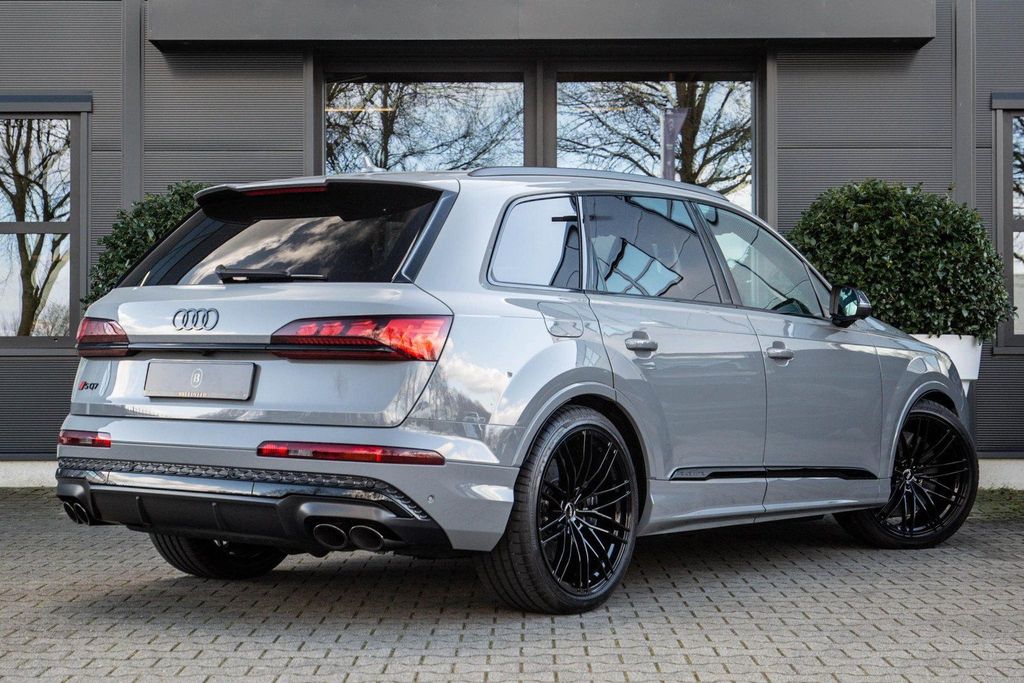 Audi SQ7 2025