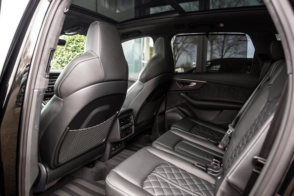 Audi SQ7 2025