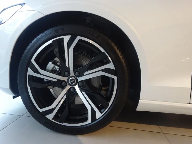 Volvo V60 2024