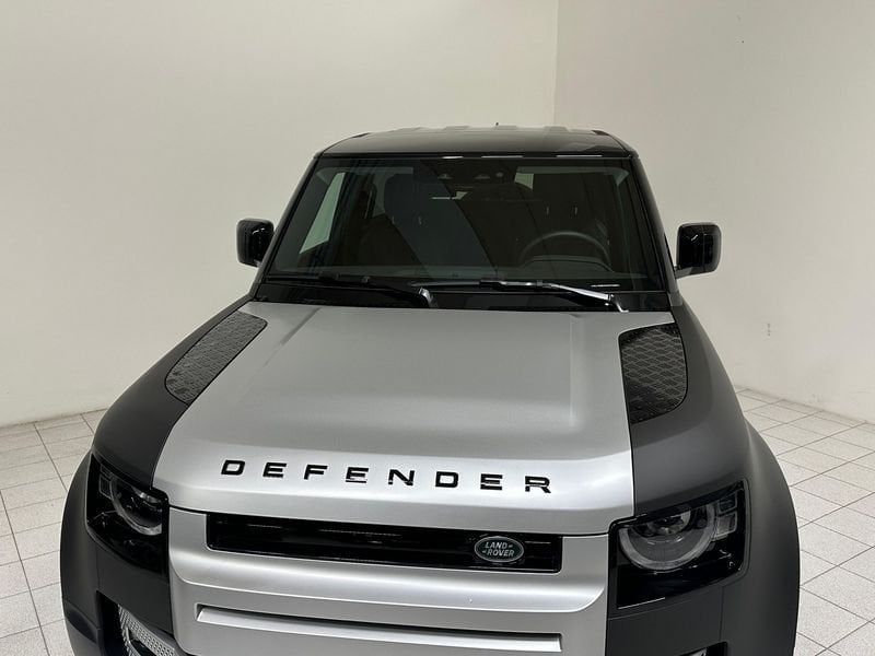 Land Rover Defender 2024