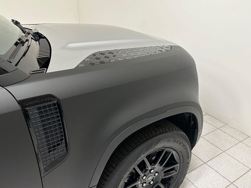 Land Rover Defender 2024