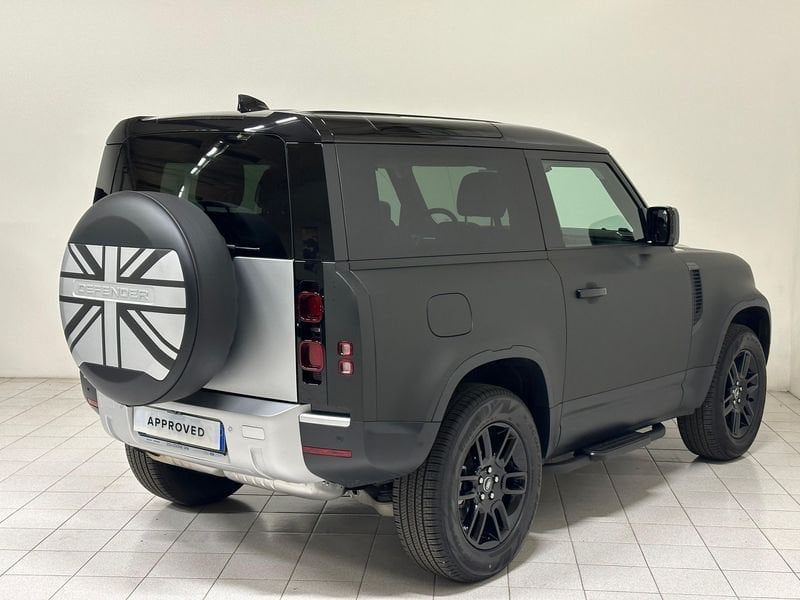 Land Rover Defender 2024