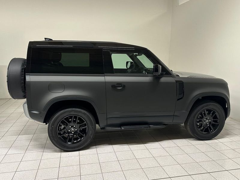 Land Rover Defender 2024