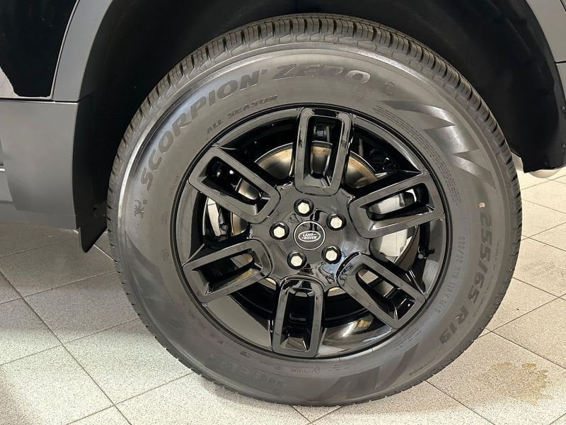 Land Rover Defender 2024