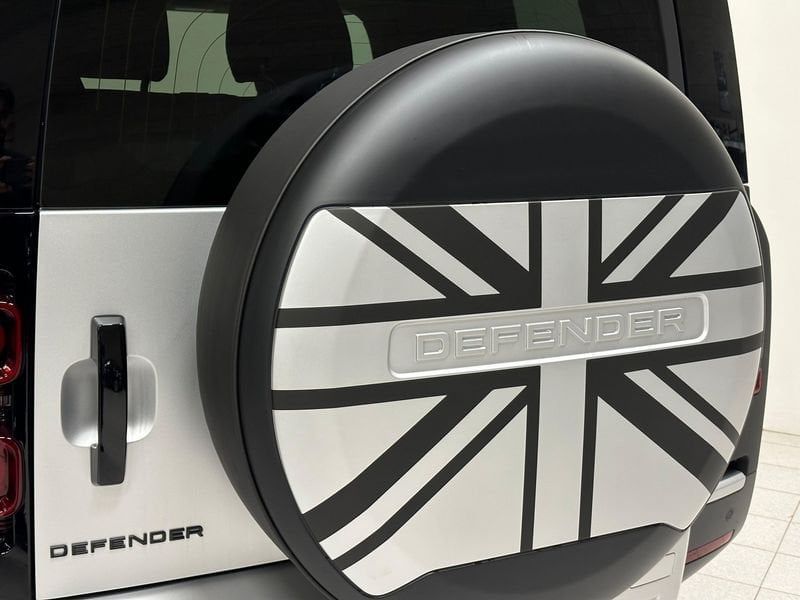 Land Rover Defender 2024