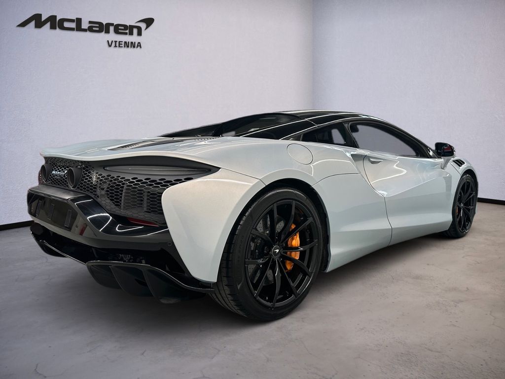 McLaren Artura 2023