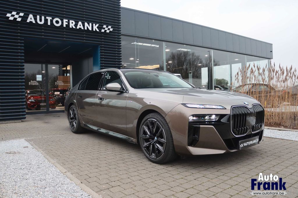 BMW 740 2023