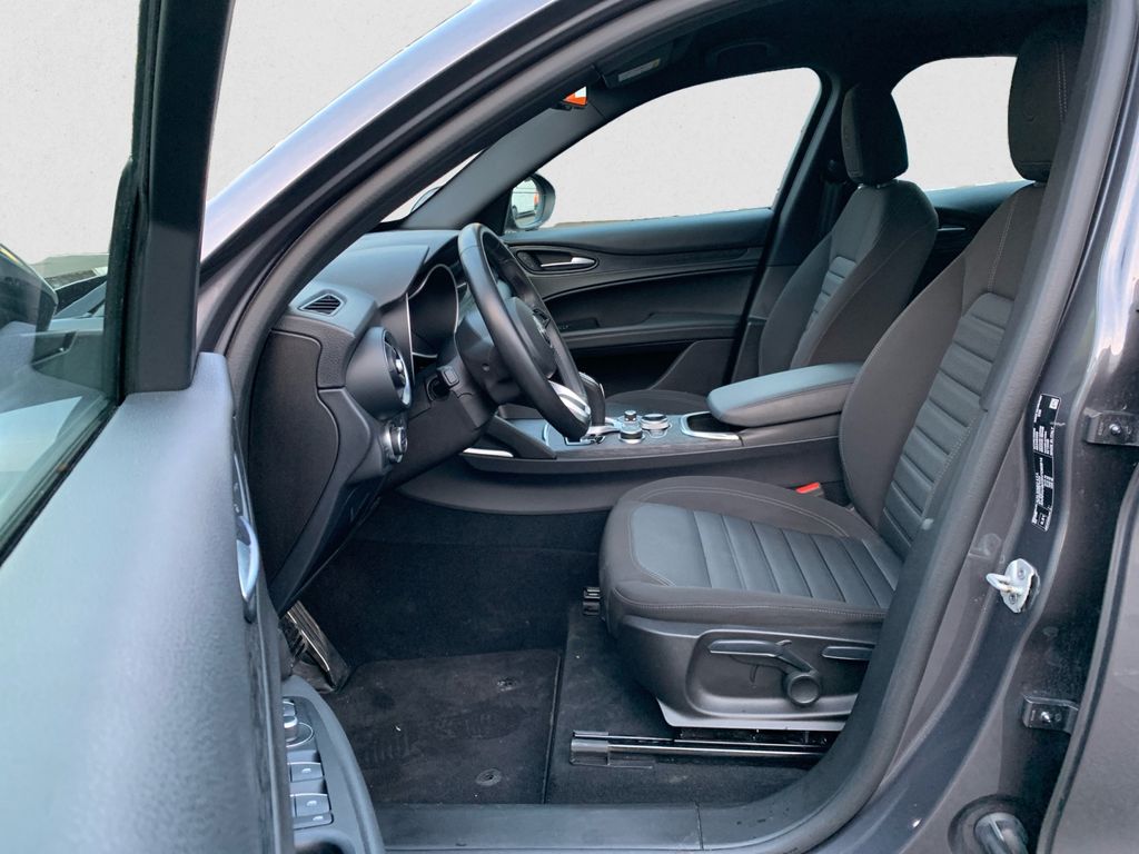 Alfa Romeo Stelvio 2023