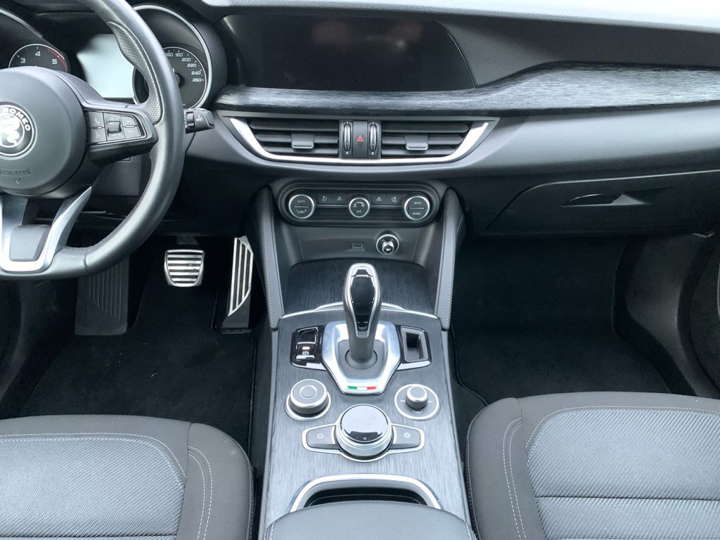 Alfa Romeo Stelvio 2023