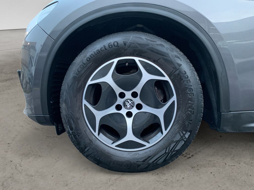 Alfa Romeo Stelvio 2023