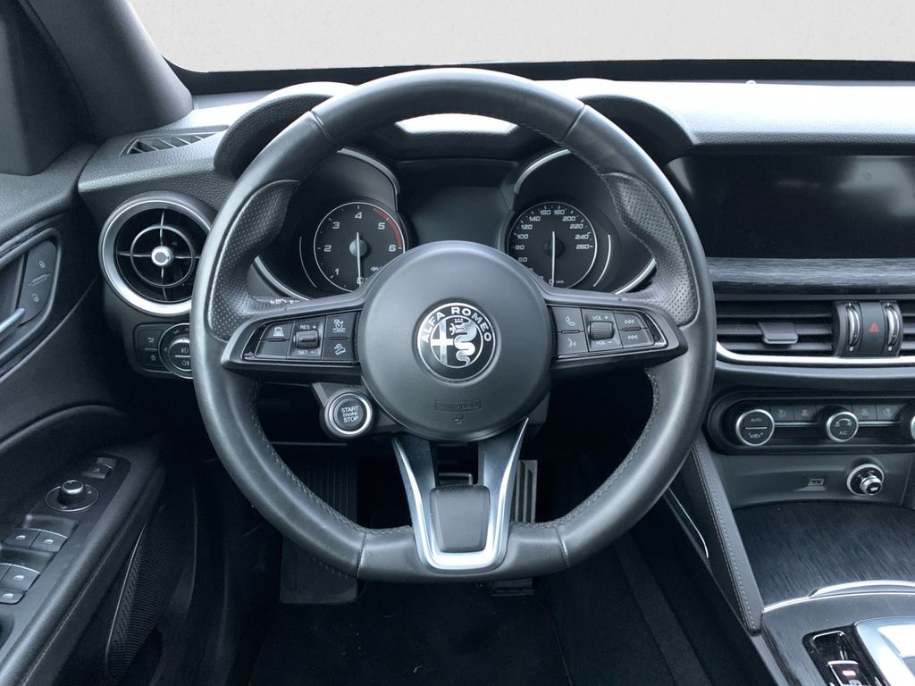 Alfa Romeo Stelvio 2023