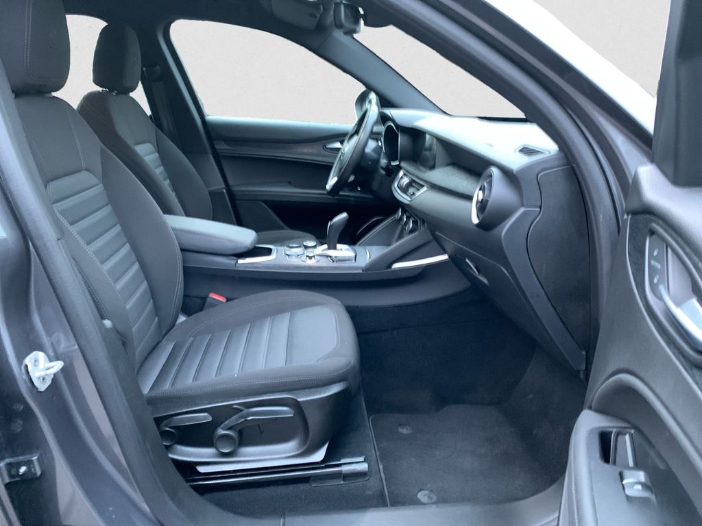 Alfa Romeo Stelvio 2023