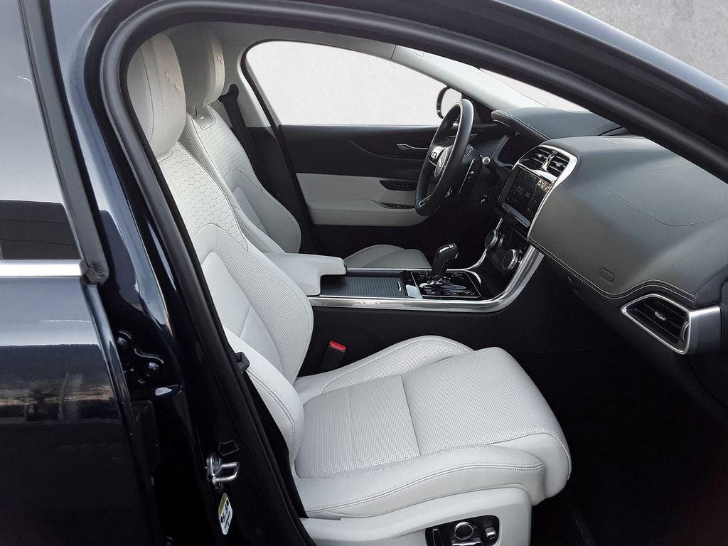 Jaguar XE 2021