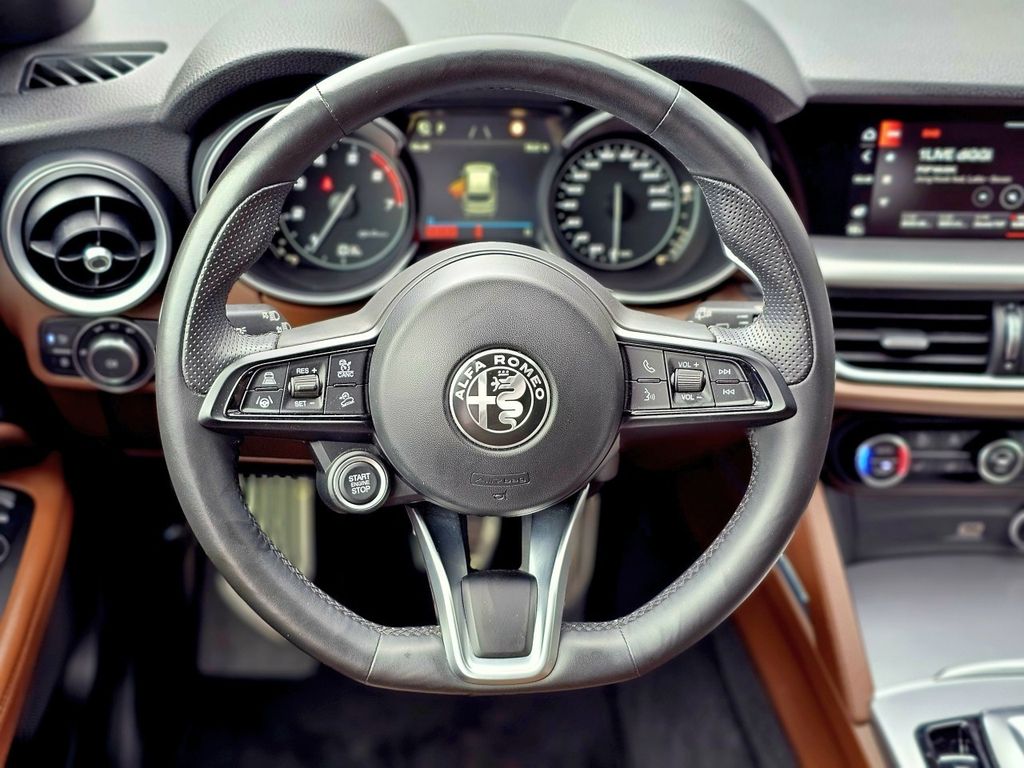 Alfa Romeo Stelvio 2021