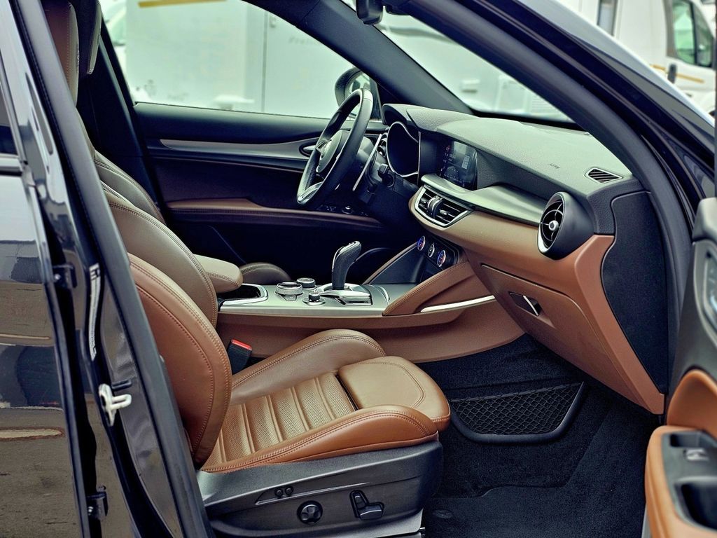 Alfa Romeo Stelvio 2021