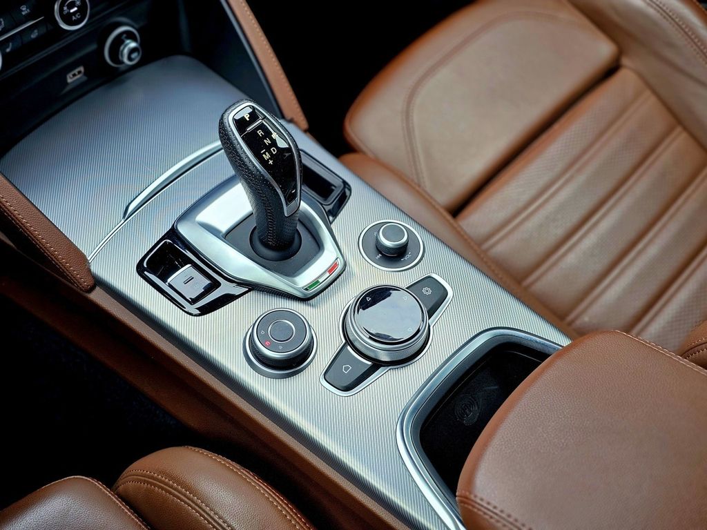 Alfa Romeo Stelvio 2021