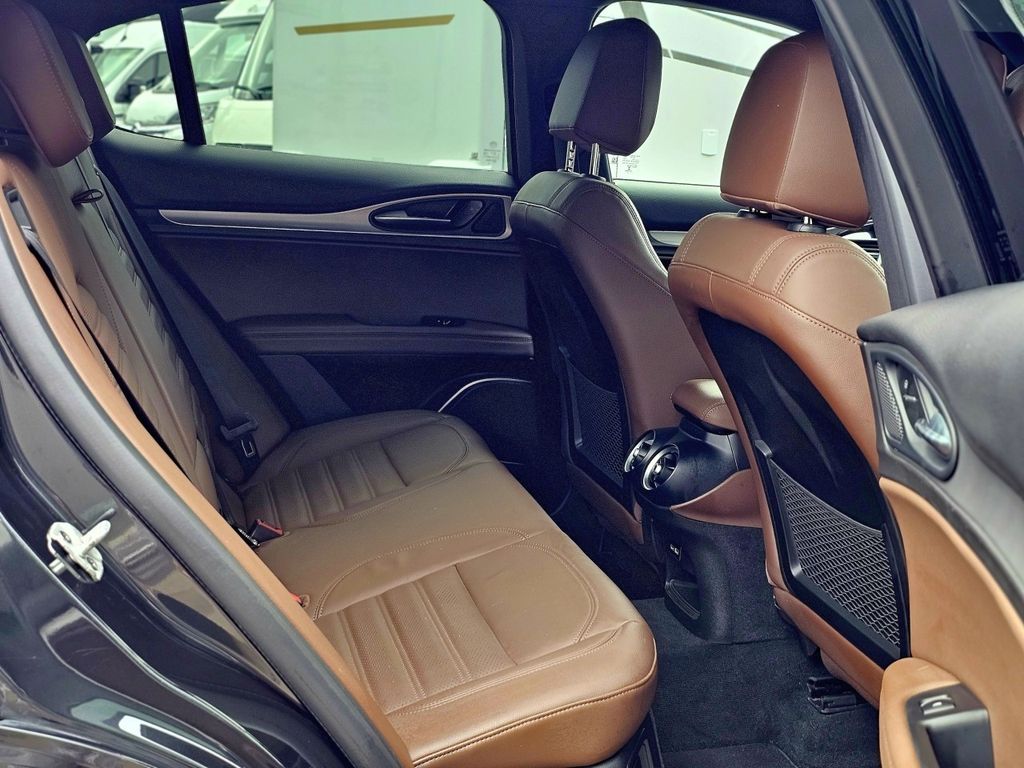 Alfa Romeo Stelvio 2021