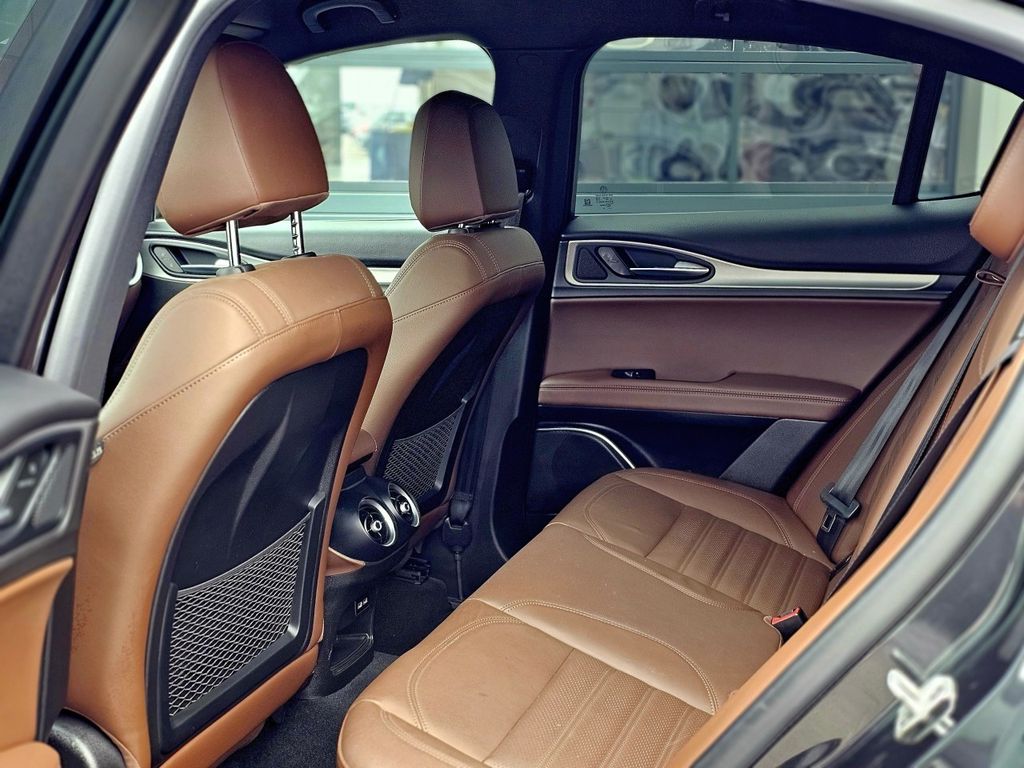 Alfa Romeo Stelvio 2021