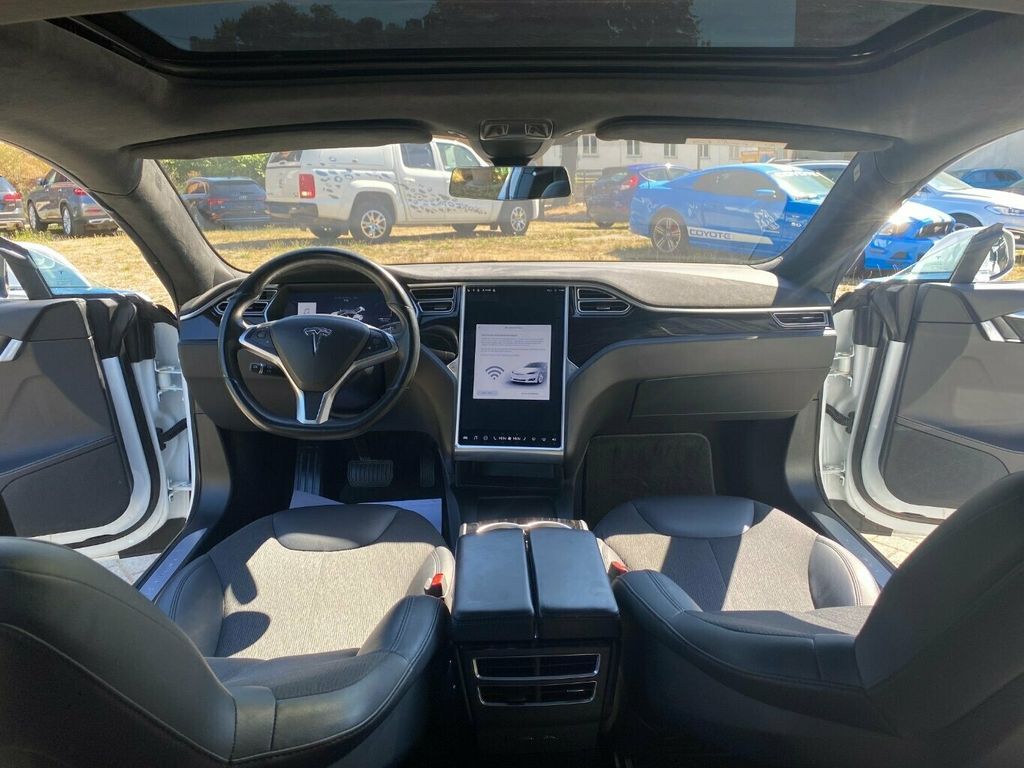 Tesla Model S 2016