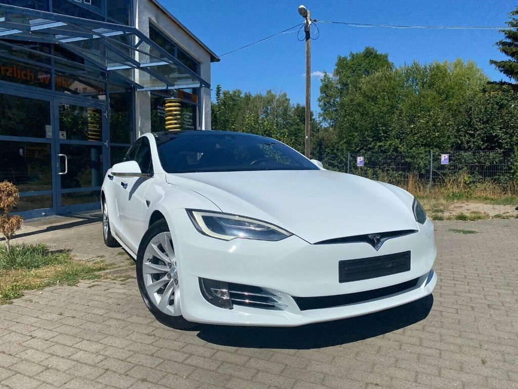 Tesla Model S 2016