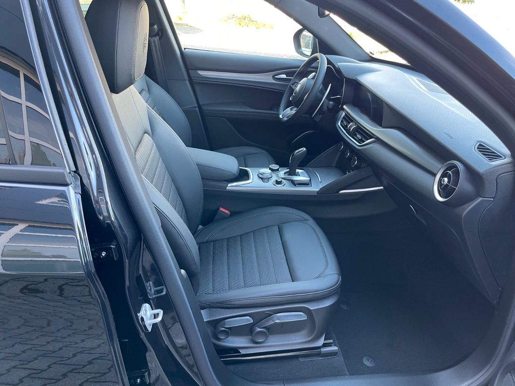 Alfa Romeo Stelvio 2023