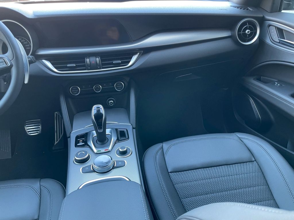 Alfa Romeo Stelvio 2023